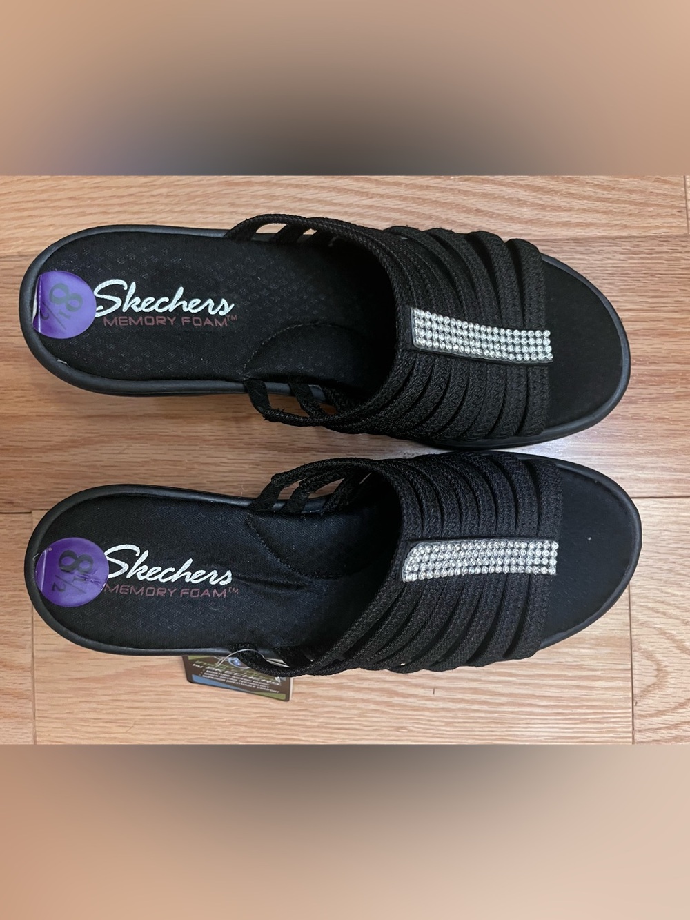 NWT 8.5 Skechers Rumblers Hotshot with Memory Foam! Comfy elegance!